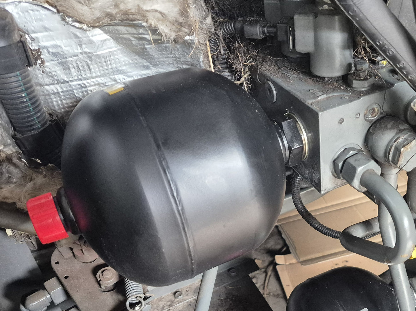 Membranspeicher - 350 bar - 1,4 Liter, vgl. Fendt Vorderachsfederung