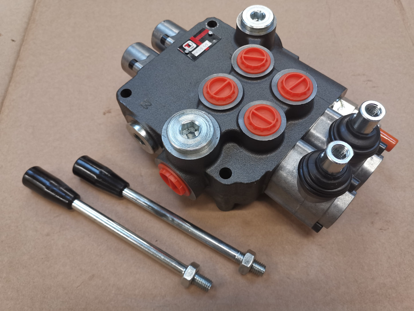 Monoblock handbediende klep dubbelwerkend met drukbegrenzingsventiel 80 l/min