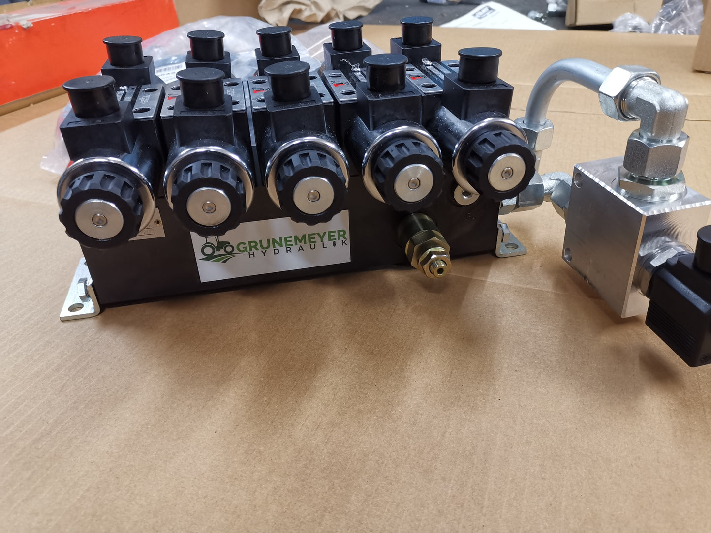 5 vie blocco di comando CETOP NG06 con scatola di comando OIL Box con interruttore a bilanciere