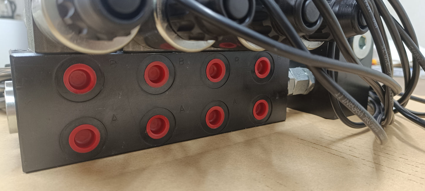 Blocco valvole 4 vie elettrico proporzionale con joystick