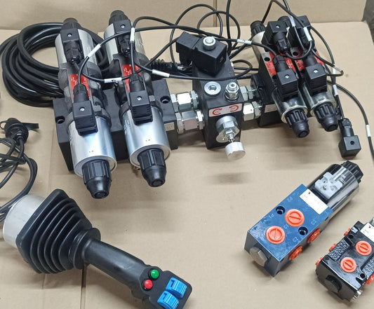 Blocco valvole 6 vie elettrico proporzionale con joystick