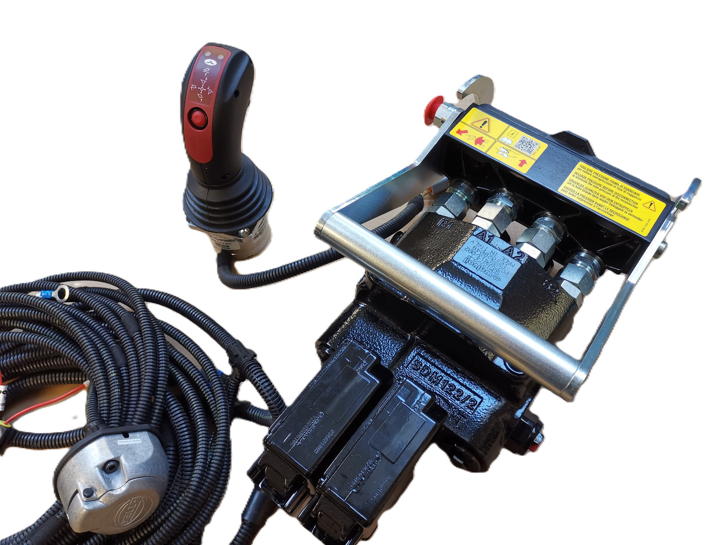 Frontladerklep Walvoil elektrisch proportioneel met FASTER koppeling