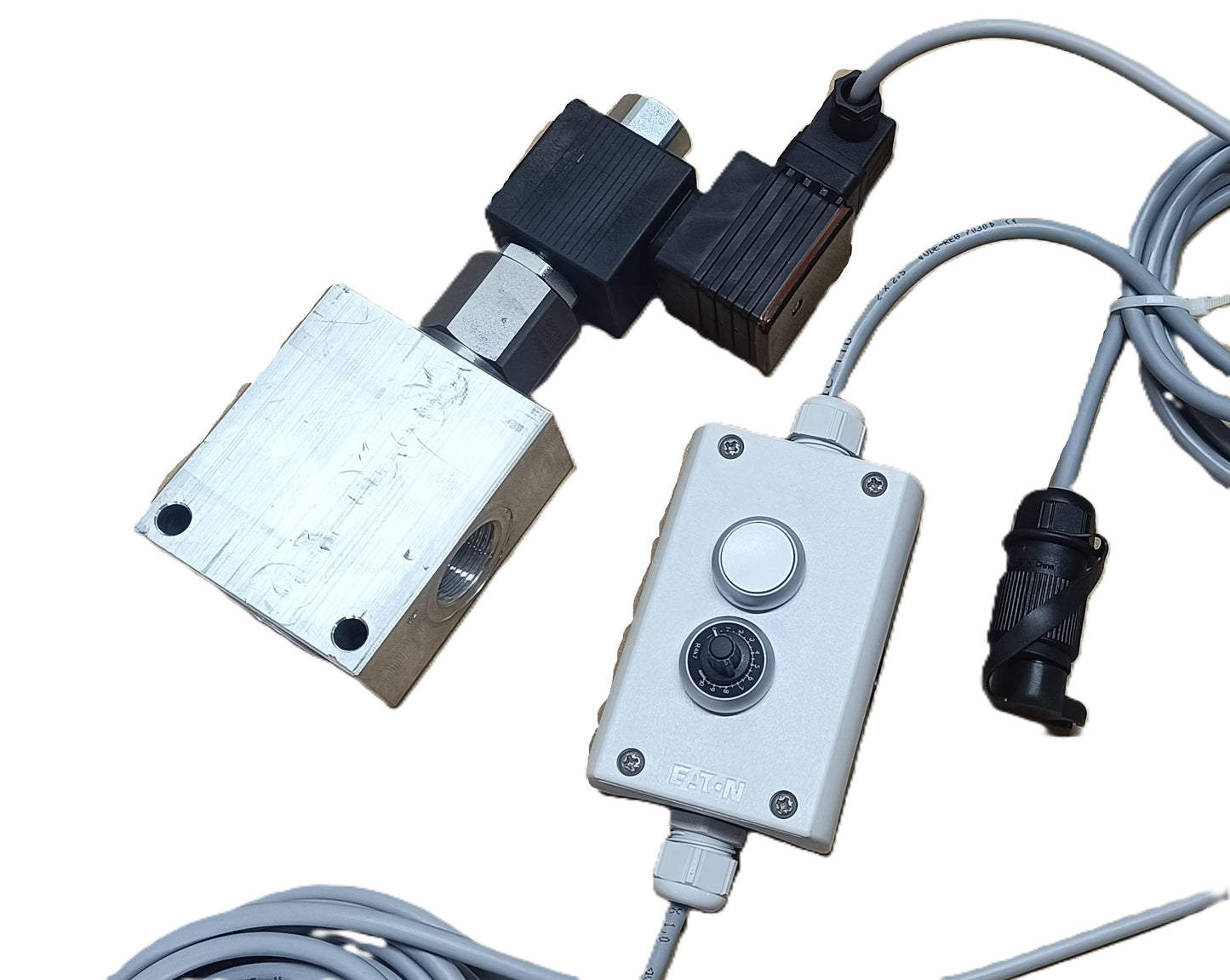 Valvola di regolazione della corrente a 3 vie elettrico-proporzionale e resistente alla corrente residua incl. controllo