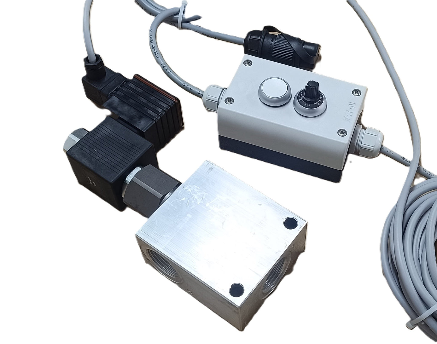 Valvola di regolazione della corrente a 3 vie elettrico-proporzionale e resistente alla corrente residua incl. controllo