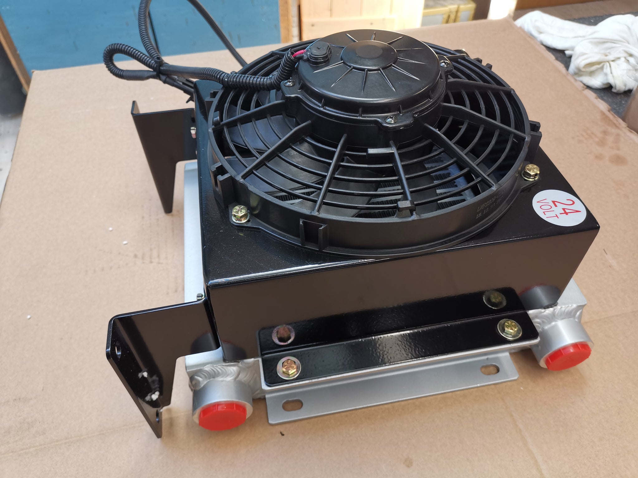 Ölkühler Wärmetauscher Öl/Luft mit Lüfter, Thermostat und Schalter